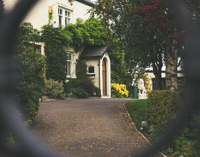 How To Sealcoat Your Driveway
